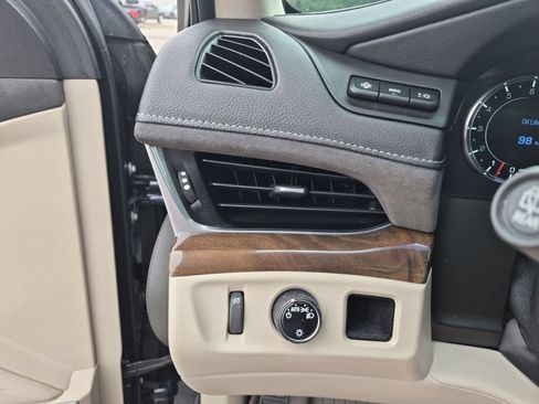 Certified 2019 Cadillac Escalade Luxury RWD image 18