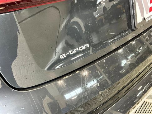 Used 2019 Audi e-tron Prestige AWD/4WD image 21