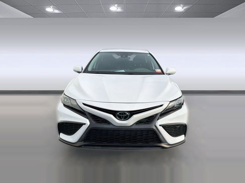 Used 2022 Toyota Camry SE FWD image 6