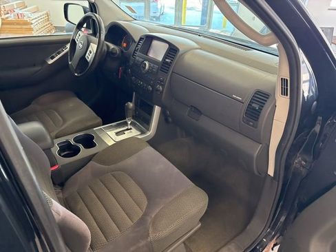 Used 2010 Nissan Pathfinder SE image 22