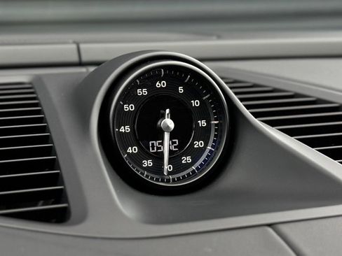 Certified 2025 Porsche Macan 4 Electric image 26