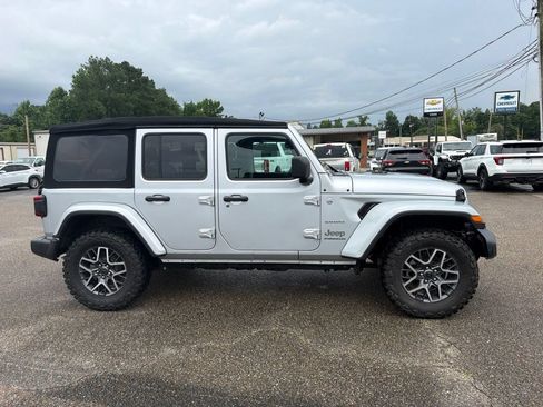 Used 2024 Jeep Wrangler Unlimited Sahara w/ Safety Group AWD/4WD image 4
