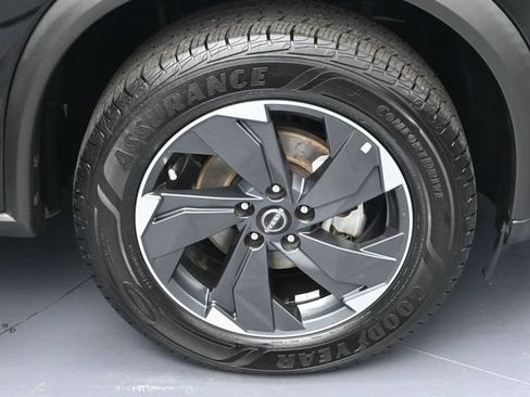 Used 2024 Nissan Rogue SV AWD/4WD image 6
