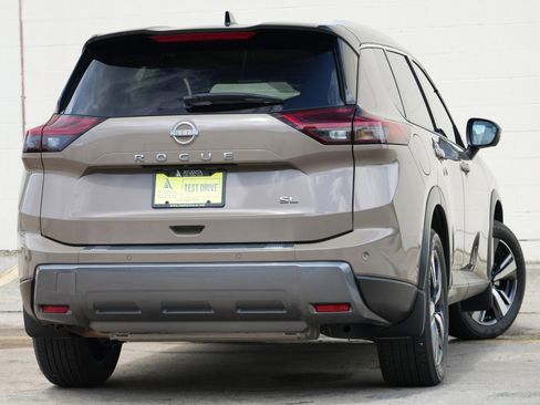 Used 2024 Nissan Rogue SL w/ SL Premium Package FWD image 4