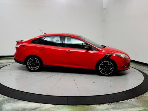 Used 2014 Ford Focus SE w/ Equipment Group 201A FWD image 4