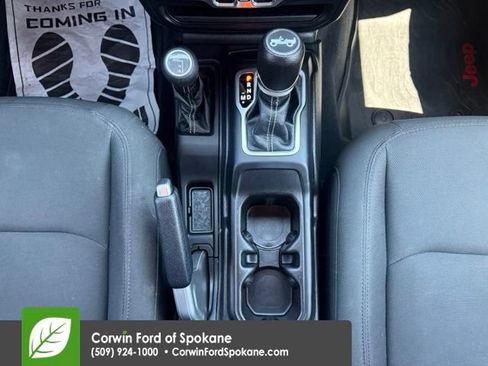 Used 2018 Jeep Wrangler Unlimited Sahara w/ Safety Group AWD/4WD image 29