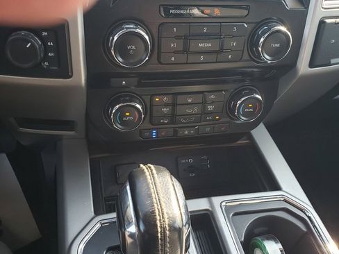 Used 2015 Ford F150 Lariat image 12