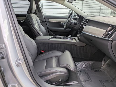 Used 2025 Volvo V90 B6 Cross Country Ultra w/ Protection Package Premier image 30