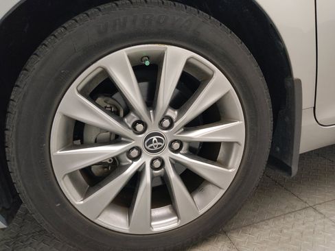 Used 2015 Toyota Camry XLE w/ Moonroof Package FWD image 31