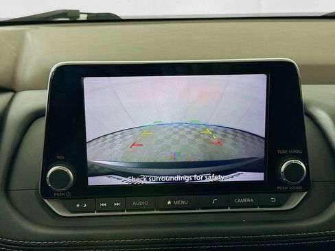 Used 2023 Nissan Rogue SV image 16