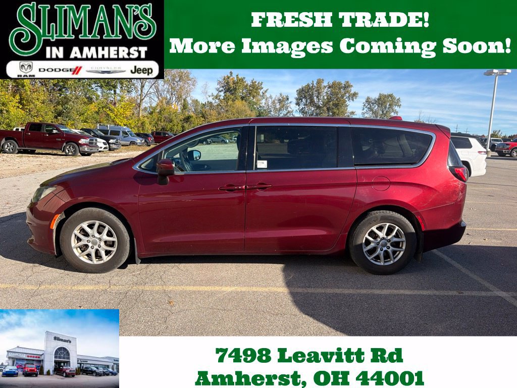 Used 2017 Chrysler Pacifica Touring FWD image 1