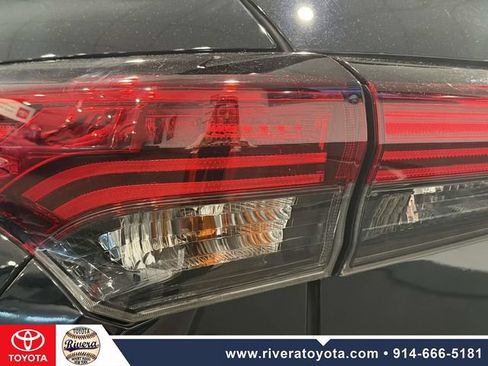 Used 2023 Toyota Highlander XLE AWD/4WD image 10