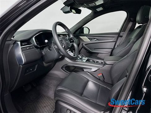 Used 2025 Jaguar F-PACE R-Dynamic S image 9
