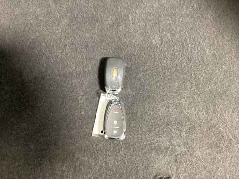 Used 2021 Chevrolet Equinox LT w/ LPO, Cargo Package image 29