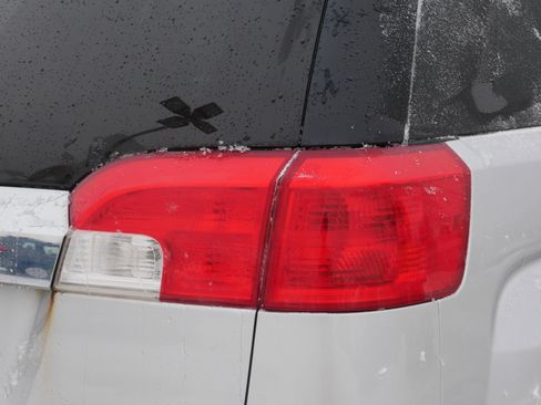 Used 2015 GMC Terrain SLE image 17