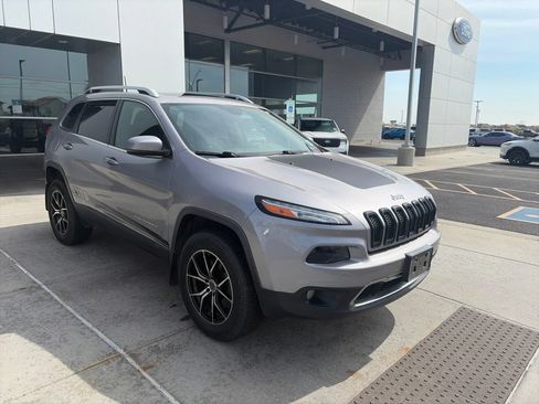 Used 2018 Jeep Cherokee Limited AWD/4WD image 9