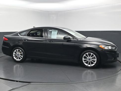 Used 2020 Ford Fusion SE FWD image 6