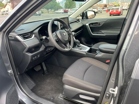 Used 2025 Toyota RAV4 LE AWD/4WD image 10