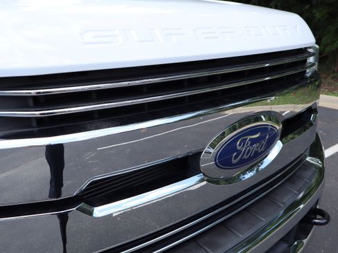 Used 2019 Ford F250 Lariat w/ Lariat Value Package AWD/4WD image 17