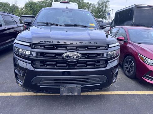 Used 2022 Ford Expedition Max Limited AWD/4WD image 2