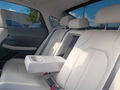 Used 2022 Hyundai Sonata Limited w/ Preferred Accessory Package image 14