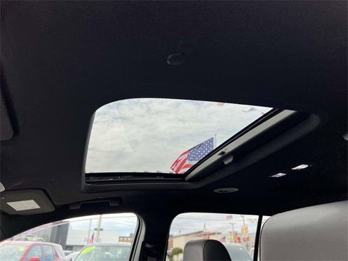 Certified 2023 Chevrolet Traverse RS image 16