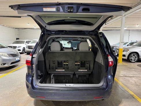 Used 2018 Toyota Sienna XLE Premium AWD/4WD image 7