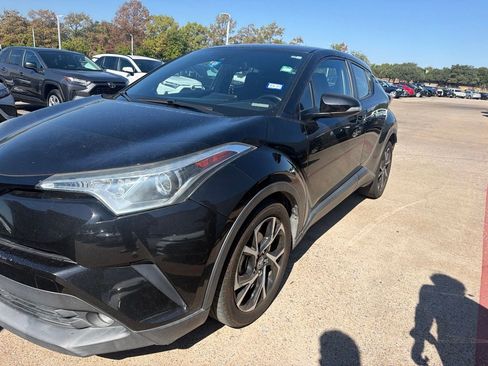 Used 2018 Toyota C-HR XLE FWD image 1