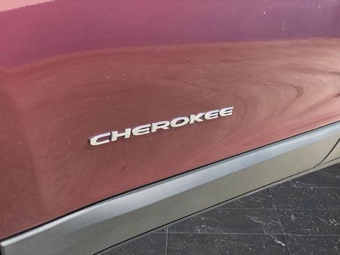 Used 2020 Jeep Cherokee Limited image 35