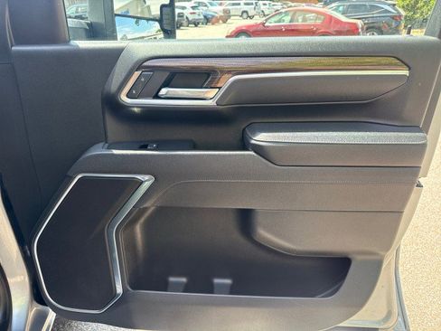 Used 2025 Chevrolet Silverado 2500 LT w/ Convenience Package image 42