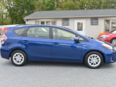 Used 2017 Toyota Prius V Three image 12