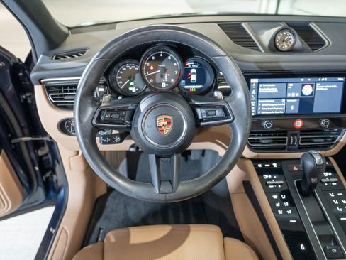 Certified 2023 Porsche Macan AWD/4WD image 27