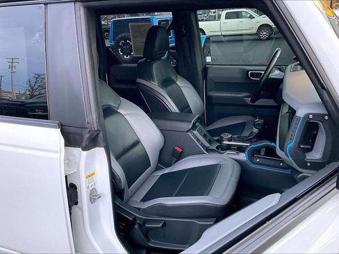 Used 2022 Ford Bronco Black Diamond image 7