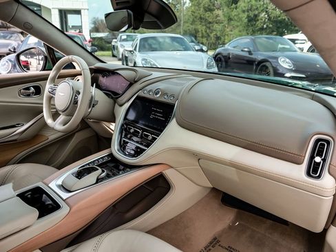 Used 2021 Aston Martin DBX image 10