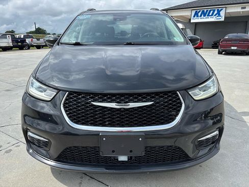 Used 2022 Chrysler Pacifica Touring-L FWD image 9