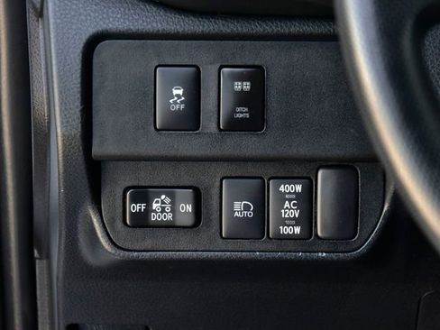 Used 2021 Toyota Tacoma TRD Off-Road AWD/4WD image 25