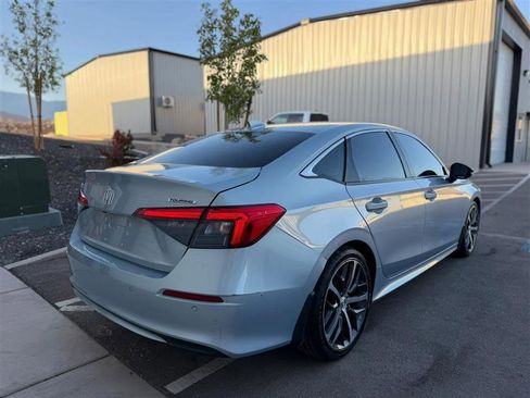 Used 2022 Honda Civic Touring image 9