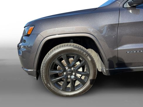 Used 2020 Jeep Grand Cherokee Altitude image 9