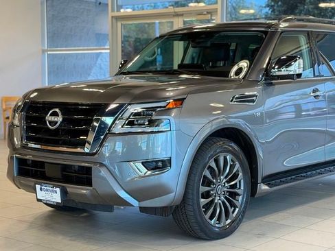 Used 2022 Nissan Armada Platinum w/ Captain's Chairs Package AWD/4WD image 3