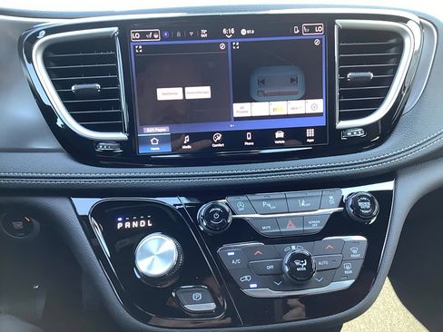 New 2026 Chrysler Pacifica Select image 13