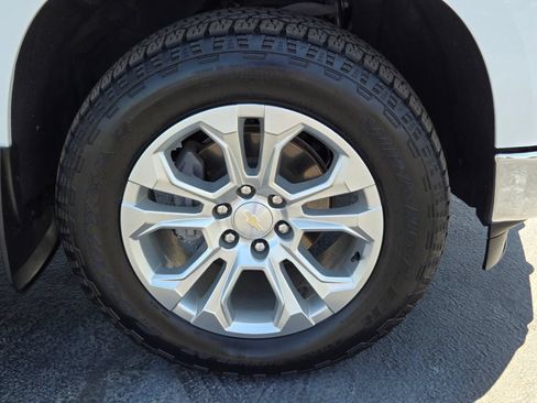 Used 2024 Chevrolet Silverado 1500 LTZ AWD/4WD image 21