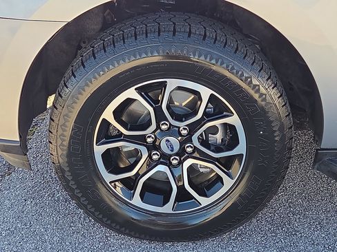 Used 2024 Ford Expedition XLT image 7