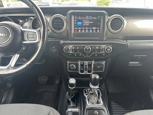 Used 2018 Jeep Wrangler Unlimited Sahara w/ Dual Top Group AWD/4WD image 22
