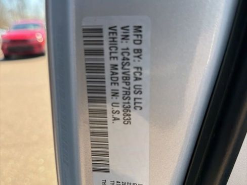 Certified 2024 Jeep Wagoneer Series II image 20