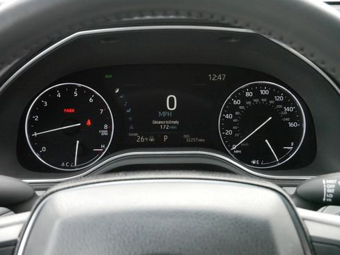 Used 2020 Toyota Avalon Limited image 21