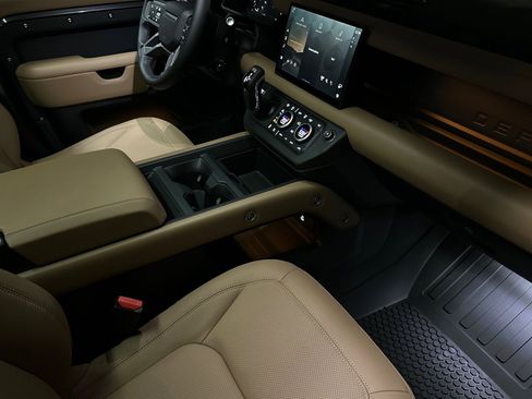 New 2025 Land Rover Defender 110 X-Dynamic SE image 26