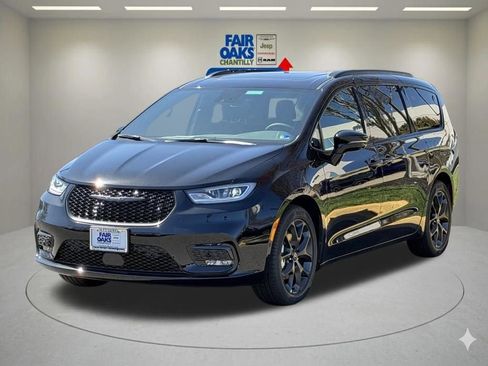 New 2026 Chrysler Pacifica Select image 2