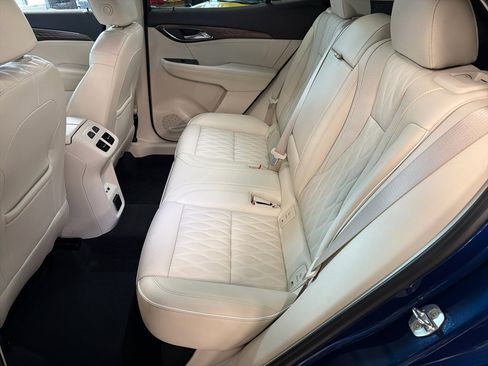 Used 2022 Buick Envision Avenir w/ Technology Package II image 18