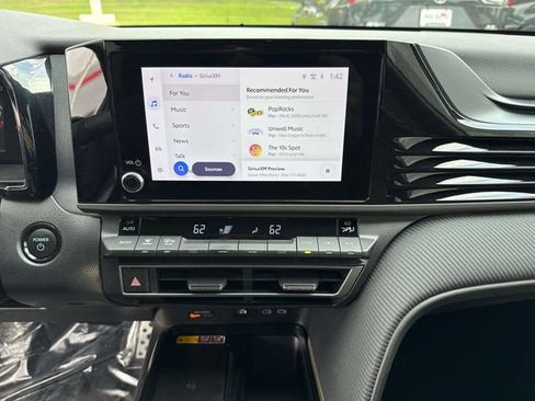 Used 2025 Toyota Camry SE FWD image 28