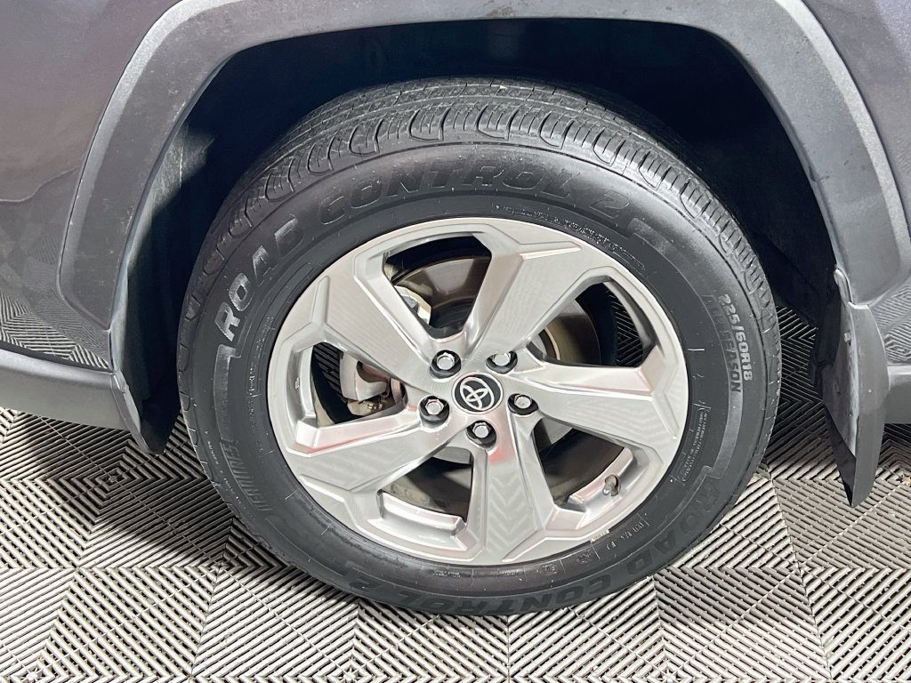 Certified 2021 Toyota RAV4 XLE Premium AWD/4WD image 26